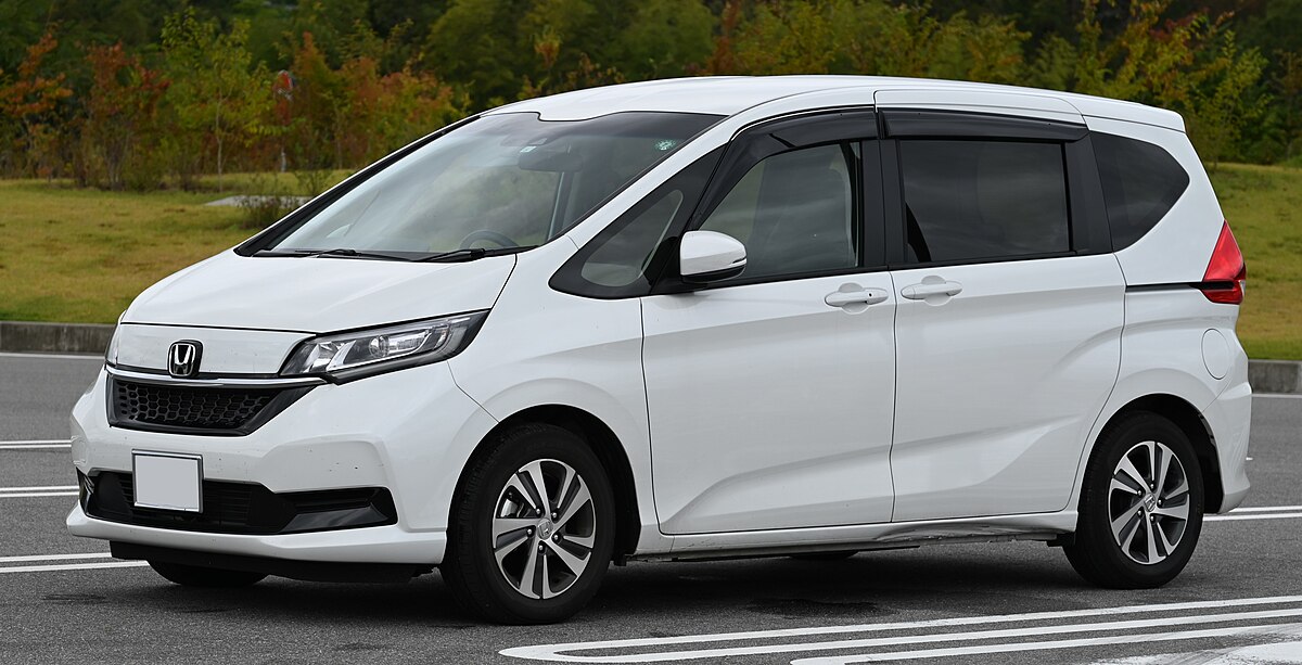 Honda Freed dan Klub Rahasia Orang Tua Muda: Mobil MPV yang Jarang Tampil Tapi Setia Diandalkan